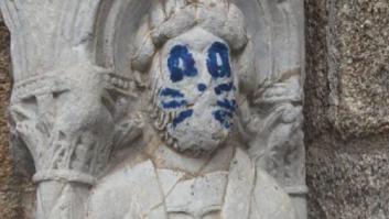 El aplaudido 'recadito' de Antonio Maestre a los Franco tras aparecer pintarrajeada una figura de la catedral de Santiago