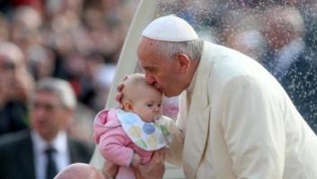 El Papa abre la puerta de la Iglesia a los divorciados y pide respeto para los gays