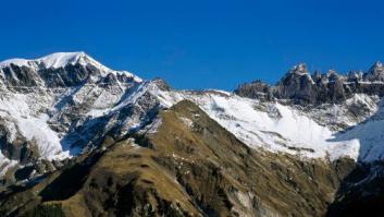 Mueren 20 personas en Suiza al estrellarse una avioneta en los Alpes