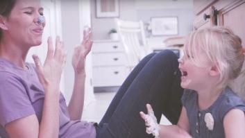 Un emotivo vídeo muestra 'un día normal' en la vida de una madre y su hija
