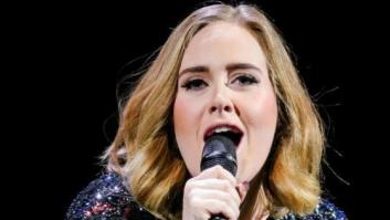 Esto es lo que ocurre cuando Adele se queda sin sonido en un concierto (VÍDEO)