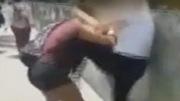 El vídeo que muestra un presunto caso de bullying en directo: "Mátala, reviéntala"
