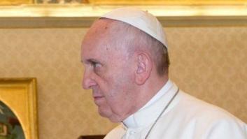 La cara del papa al ver el nuevo regalo que le ha hecho Evo Morales