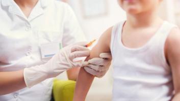 Los menores de un año que viajen a la UE deben vacunarse de sarampión por un brote