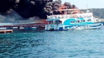 Arde un barco turístico con 50 personas a bordo en Pontevedra