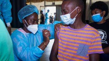 Amnistía Internacional denuncia la "codicia" de las farmacéuticas con las vacunas