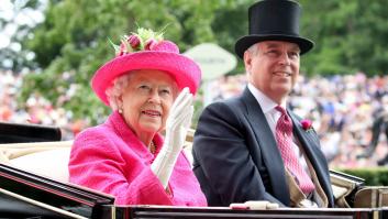 Isabel II ayudará al príncipe Andrés a pagar a su denunciante, según 'The Telegraph'