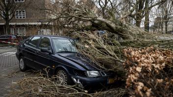 La tormenta Eunice deja al menos cinco muertos en sus primeras horas en Europa