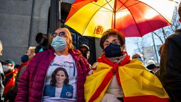 "Sí, Casado es un cadáver político": en el interior de la protesta ante Génova 13