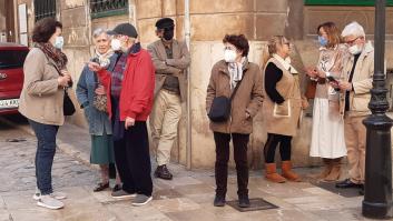 Diez personas se manifiestan en Palma de Mallorca en favor de Ayuso y contra Casado