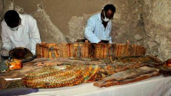 Descubren en Luxor una tumba intacta de un alcalde faraónico con ocho momias