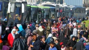Se reanuda la evacuación de civiles y milicianos en varias zonas de Siria tras el atentado a un convoy en Alepo