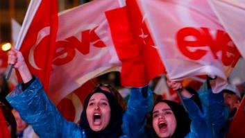 Ajustada victoria del 'sí' al sistema presidencial de Erdogan en Turquía
