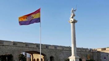 La Justicia obliga al Ayuntamiento de Cádiz a retirar la bandera republicana