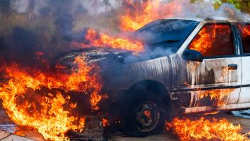 Muere un hombre en Gran Canaria al estrellar su coche contra la casa de su exmujer y prenderle fuego