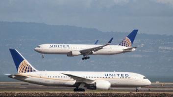 United Airlines prohíbe embarcar a dos pasajeras por llevar leggins