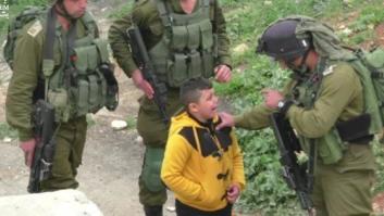 Un niño palestino de 8 años, llevado por soldados israelíes de casa en casa para delatar a quien tira piedras (VÍDEO)