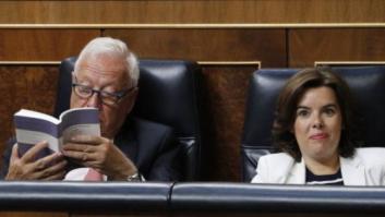 Margallo, enfrascado en 'A sangre y fuego' durante la constitución del Congreso