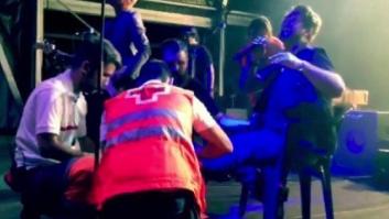 Antonio Orozco se rompe el tobillo en un concierto y sigue cantando