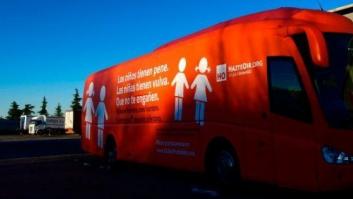El autobús de Hazte Oír recupera su eslógan tránsfobo y viaja a Barcelona