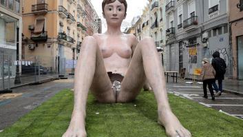 Destrozan la vulva de una falla de Valencia con forma de mujer desnuda