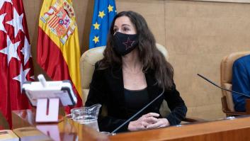 Barra libre para Ayuso: habla del hermano de Mónica García y la presidenta de la Asamblea no le dice nada