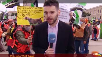 Manifestantes hostigan e insultan a un periodista de TVE durante la manifestación "por el mundo rural"