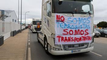 Los transportistas continúan con el paro tras definir el acuerdo del Gobierno como 