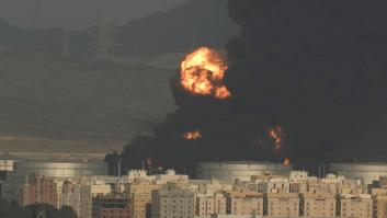 Se desata un gran incendio en unas instalaciones petroleras en Arabia Saudí tras un ataque hutí