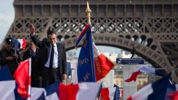 Fillon pide perdón a una multitud concentrada en su apoyo en París