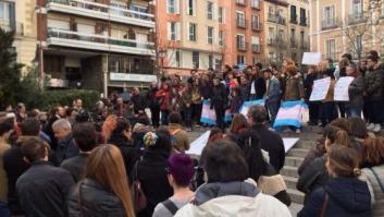 Unas 200 personas se manifiestan en Madrid contra la campaña transfóbica de Hazte Oír
