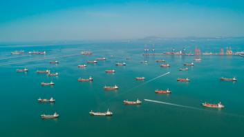 El petróleo aumenta su presencia en el mar mientras crece la escasez en algunos países