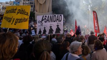 Miles de personas se manifiestan en Andalucía en defensa de la sanidad pública
