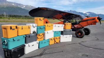 Decenas de neveras aparecen en las costas de Alaska: una consecuencia de los contenedores perdidos