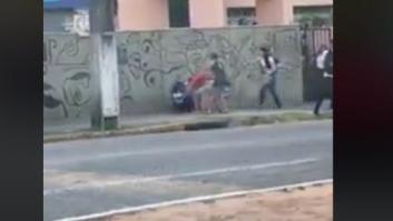Un hombre pega a una mujer en plena calle en Perú y termina recibiendo una paliza