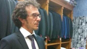 El alcalde de Cádiz se compra un traje para oficiar una boda