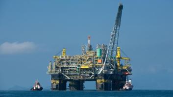 Las impactantes imágenes del Golfo de México en llamas por una fuga en una petrolera