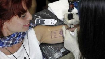 Una tuitera remueve conciencias en Twitter con su reflexión viral sobre los jóvenes tatuados