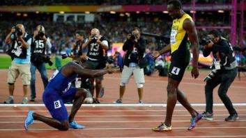 La imagen de la reverencia de Gatlin a Bolt que ya es historia del deporte