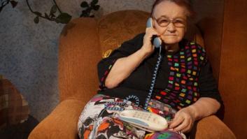 La ingeniosa agenda telefónica que le hace un joven sevillano a su abuela que no sabe leer