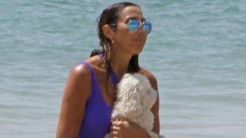 La foto de Paz Padilla en la playa junto a su hija que llama la atención por el tremendo parecido de ambas