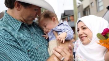 Justin Trudeau se encuentra con un bebé refugiado que lleva su nombre