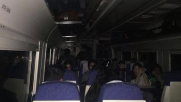 180 pasajeros del tren extremeño, tirados de noche en mitad del campo