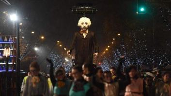 Un enorme Albert Einstein inquieta en la cabalgata de Madrid