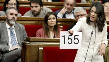 Twitter se llena de montajes con esta foto de Inés Arrimadas en el Parlament