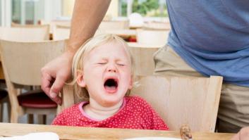Un tuit sobre un bebé llorando en un restaurante desata la polémica sobre la educación de los hijos
