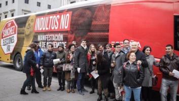 Un autobús de Ciudadanos con fotos de Junqueras y Puigdemont recorre Madrid en contra de los indultos