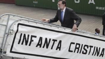 Cachondeo en Twitter con la imagen de Rajoy subiendo al 'Infanta Cristina'