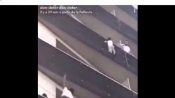 El espectacular rescate de un niño de cuatro años colgado de la fachada de un edificio
