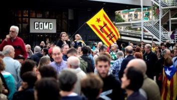 El viaje de los miembros de la Mesa del Parlament: aplausos en Barcelona, insultos y escolta en Atocha